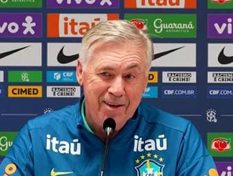 Carlo Ancelotti führt Brasilien bei der WM 2026 von der Seitenlinie aus an. Ob sein Vertrag danach weitergeht, entscheidet wohl auch die finanzielle Entlohnung. 
