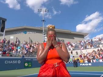 Taylor Townsend bezwingt in der dritten Runde der US Open überraschend die Russin Diana Shnaider. Danach kommen bei der US-Amerikanerin viele Emotionen hoch.