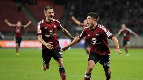 Alessandro Schöpf (r.) und der 1. FC Nürnberg stehen in der zweiten Runde