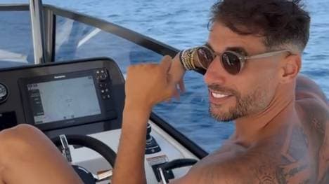 Javi Martínez beim Sommerurlaub