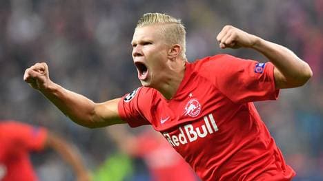 Salzburg's Norwegian forward Erling Braut Haland celebrates after scoring 1-0  during the UEFA Champions League Group E football match Salzburg v Genk in Salzburg, Austria, on September 17, 2019. (Photo by JOE KLAMAR / AFP)        (Photo credit should read JOE KLAMAR/AFP/Getty Images)
