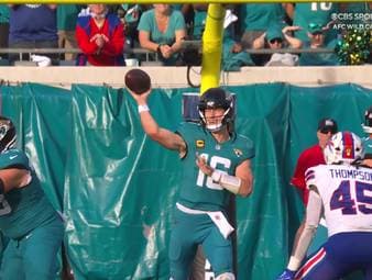 Das Playoff-Duell zwischen den Jacksonville Jaguars und den Buffalo Bills entwickelt sich zu einem Krimi bis in die letzte Minute. Dann sorgt ein fataler Fehler für die Entscheidung.