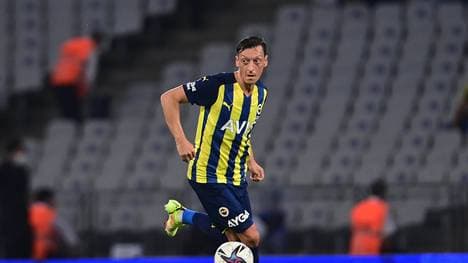 SPORT1 zeigt das EL-Playoff-Spiel von Mesut Özil und Fenerbahce live