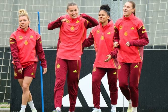 Brisantes Derby für DFB-Team