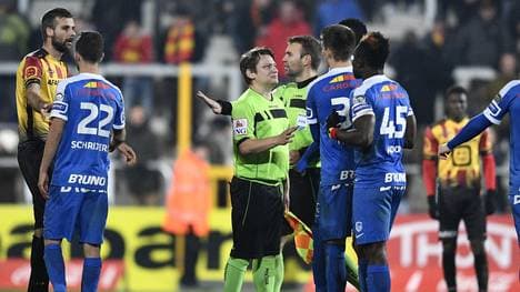 Luc Bosmans (Mitte) wechselte von der Fußball-Tribüne an die Seitenlinie