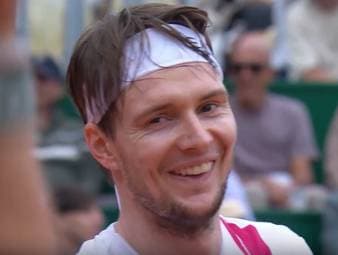 Da muss selbst der Gegner staunen: Carlos Alcaraz lässt Alexander Bublik in Monte Carlo keine Chance und zieht mit 6:3, 6:0 und damit seinem 300. Sieg auf der Tour ins Halbfinale des Masters-Turniers ein.