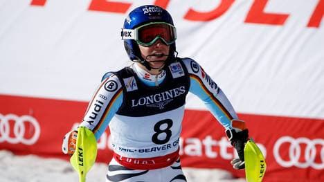 Doppelt bitter: Hronek verletzt sich zu allem Überfluss bei einem Sturz kurz vor der Zieleinfahrt. Sie wird zur Untersuchung mit Verdacht auf Kreuzbandriss im bereits 