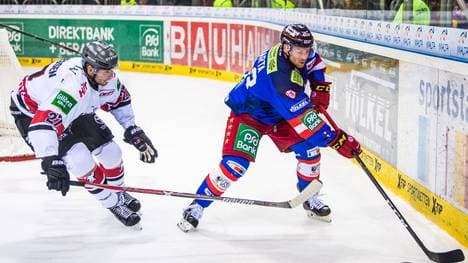 Alexander Barta (r.) hat seinen Vertrag bei der Düsseldorfer EG verlängert
