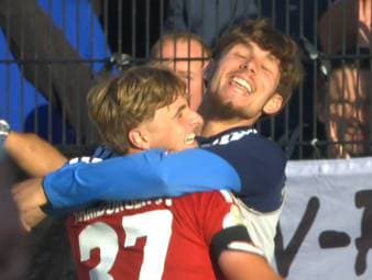 Der Hamburger SV zieht ungefährdet in die zweite Pokalrunde ein. Dabei wird ein 16 Jahre altes Juwel zum Matchwinner. 