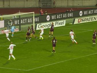 Der FC Bayern München gewinnt souverän im Derby beim 1.FC Nürnberg. Vor allem Klara Bühl glänzt im bayerischen Kombinationsspiel.