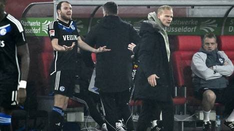 Thomas Ouwejan (l.) und Trainer Karel Geraerts im Streit