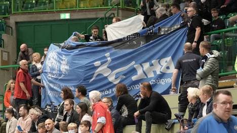 Beim Spiel des Bergischen HC gegen Wetzlar musste ein Zuschauer wiederbelebt werden