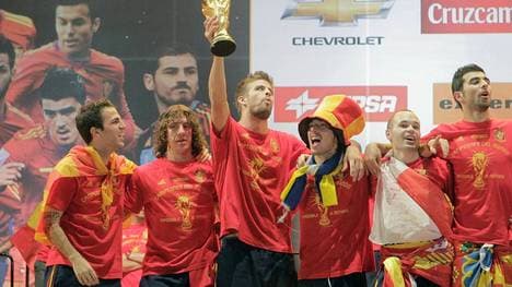 David Silva (mit Hut), Weltmeister von 2010, beendet seine Karriere