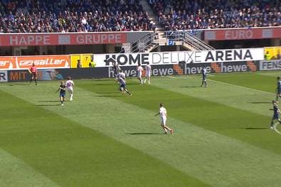 Schon wieder: Balljunge leitet Tor ein