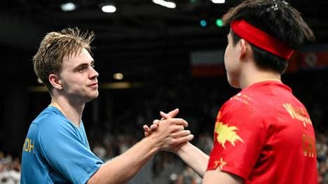 Wang Chuqin gratuliert Truls Möregardh