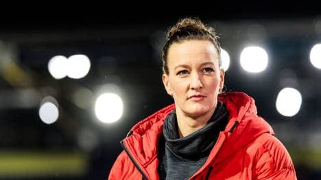 Almuth Schult besuchte afghanische Fußballerinnen in Wolfsburg