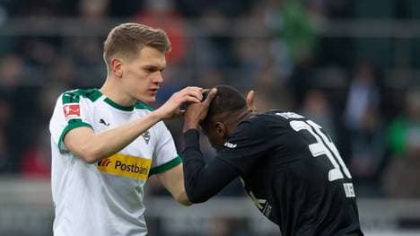 Borussia Moenchengladbach v FC Augsburg - Bundesliga