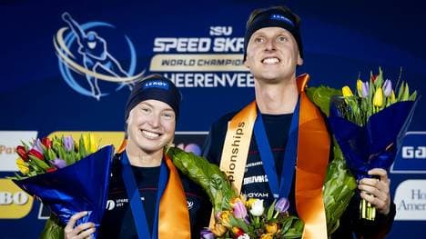 Ragne Wiklund und Sander Eitrem feiern in Heerenveen