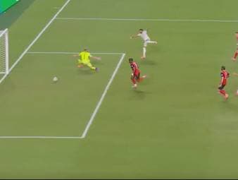In der Nachspielzeit erzielt Algerien-Star Riyad Mahrez plötzlich aus dem Nichts das 3:2 und sorgt für das vermeintliche WM-Aus der Österreicher.