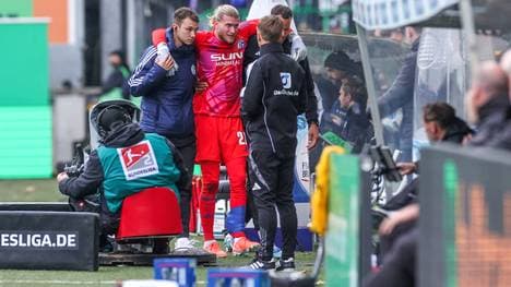 Loris Karius wird vom Platz gebracht