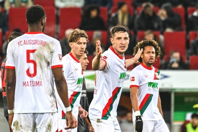 Augsburg außer sich: Schlotterbeck wettert gegen VAR