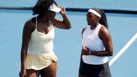 Venus Williams (l.) feierte an der Seite von Hailey Baptiste ihr Comeback