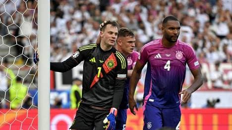 Kimmich macht Neuer "die Haare"