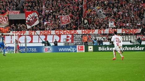 Plakate gegen Dietmar Hopp