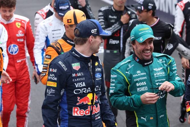 Alonso und Verstappen in einem Auto?