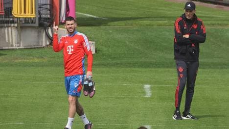 Lucas Hernandez und Thomas Tuchel im Training