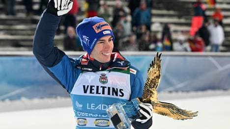 Stefan Kraft hat eine Hand am Adler