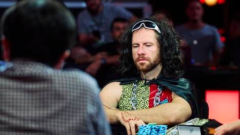 Bunter Pokerhund Daniel Cates