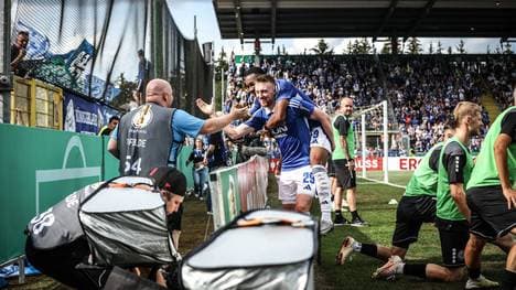 Tobias Mohr (M.) ist ein Hoffnungsträger auf Schalke