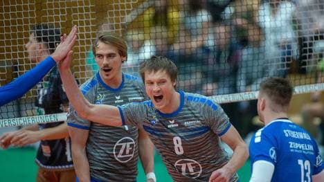 VfB Friedrichshafen siegt im Viertelfinale des DVV Pokals Friedrichshafen fliegt im Eiltempo in das Halbfinale des DVV Pokals