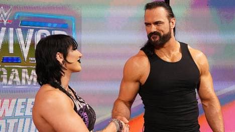 Drew McIntyre (r.) und Rhea Ripley verbündeten sich bei WWE RAW