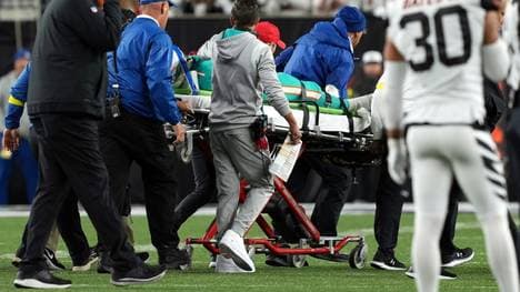 Tagovailoa wurde auf einer Trage vom Feld gebracht