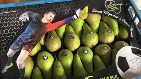 Simon Mignolet prangt auf einer Birnenkiste