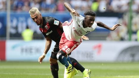 Gideon Jung (r.) verletzte sich im Spiel gegen Ingolstadt