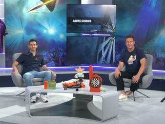 Basti Schwele und Robert Marijanovic präsentieren die Darts Stories von Michael van Gerwen.