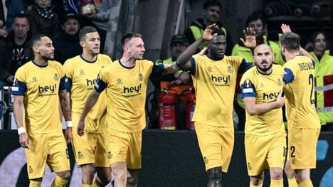 Torschütze für St. Gilloise: Victor Boniface (3.v.r.)