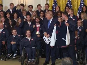 Besonderer Empfang in Washington. Donald Trump würdigt die Medaillengewinner der Olympischen und Paralympischen Winterspiele 2026 im Weißen Haus.