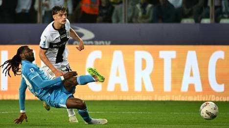 Giovanni Leoni (r.) wechselt auf die Insel