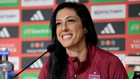 Strahlend auf der Pressekonferenz: Jenni Hermoso