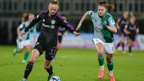 Lea Schüller (l.) und der FC Bayern gewinnen in Bremen
