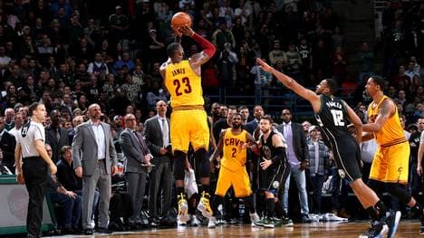 LeBron James traf fünf Dreier