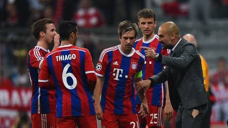 Pep Guardiola (r.) mit aufgerissener Hose