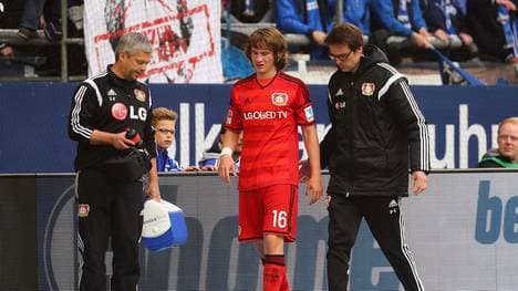 Tin Jedvaj (M.) fällt mit einer Fußprellung vorerst aus