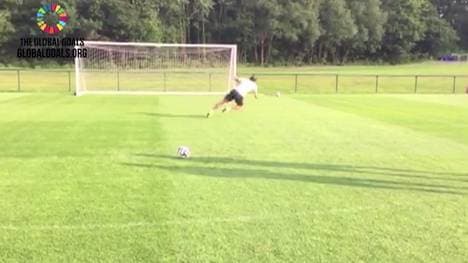 Gareth Bale gerät bei seinem Elfmeter in Schieflage