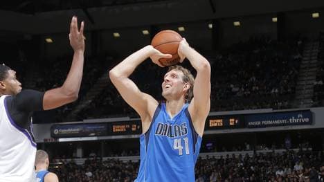 Dallas Mavericks v Sacramento Kings