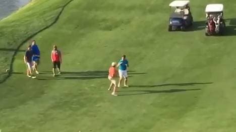 Hoch die Fäuste: Ärger auf dem Golfplatz
